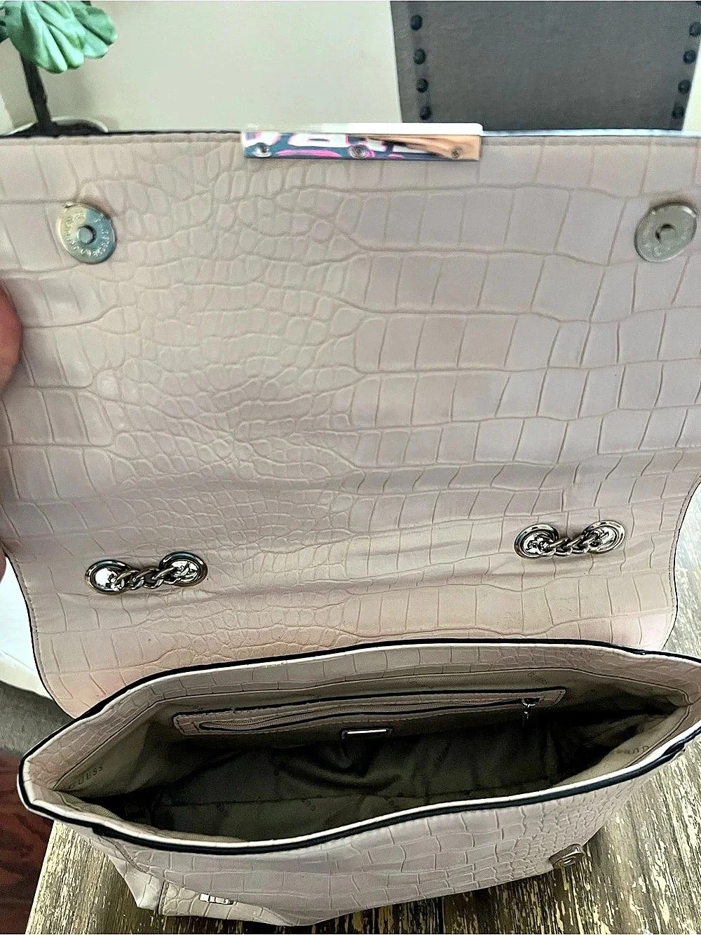Guess Montreal Croc-Embossed Flap Shoulder Bag Pink